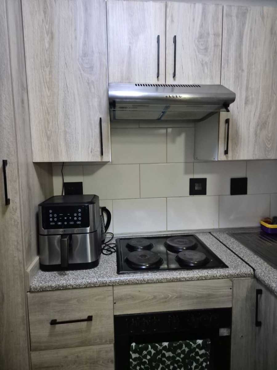 2 Bedroom Property for Sale in Commercia Gauteng