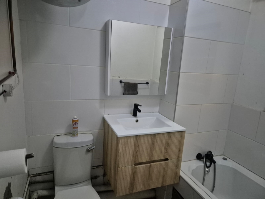 2 Bedroom Property for Sale in Commercia Gauteng