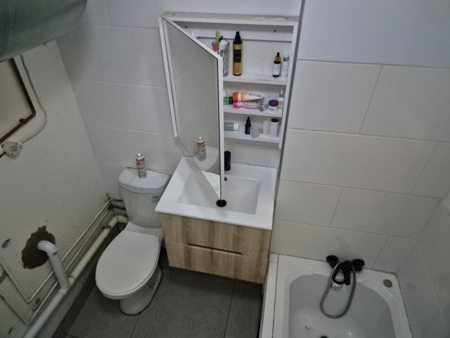 2 Bedroom Property for Sale in Commercia Gauteng