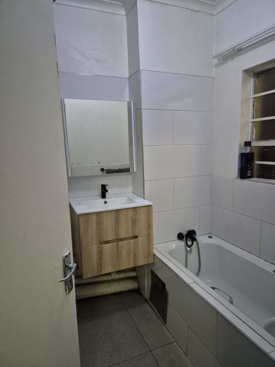 2 Bedroom Property for Sale in Commercia Gauteng