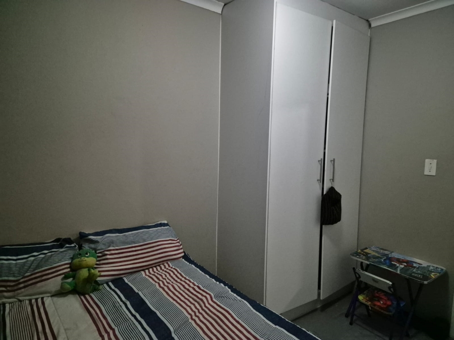 2 Bedroom Property for Sale in Commercia Gauteng