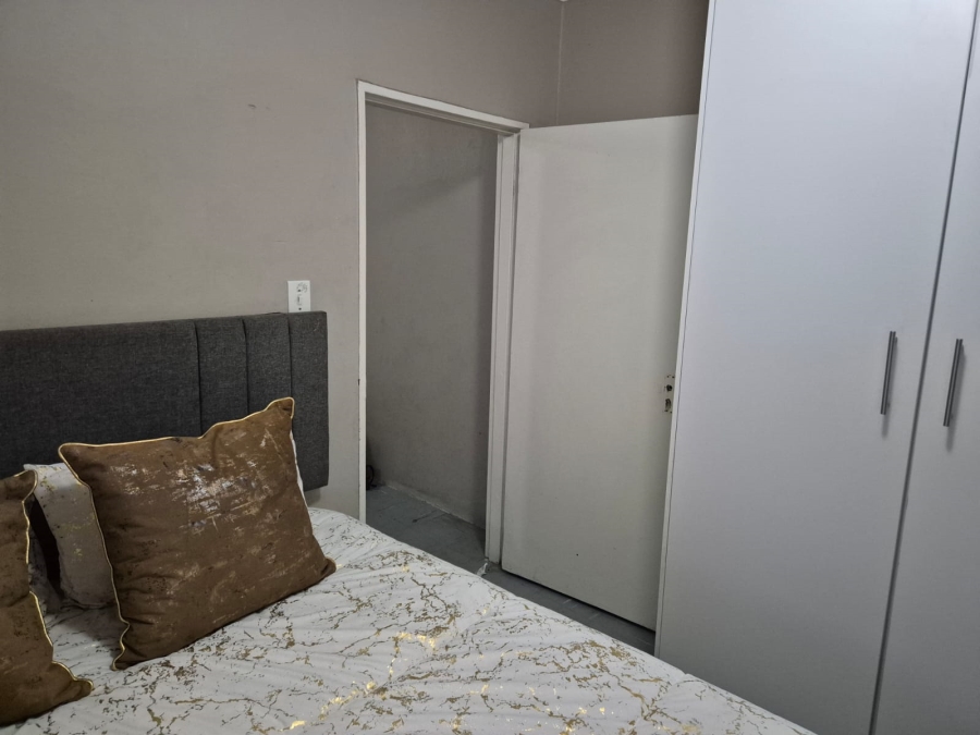 2 Bedroom Property for Sale in Commercia Gauteng