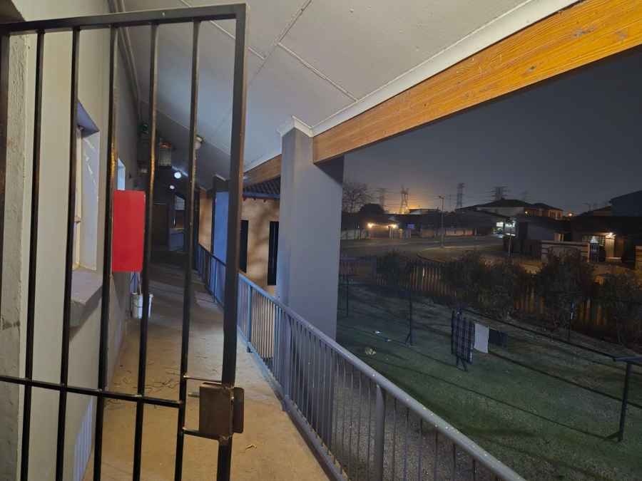 2 Bedroom Property for Sale in Commercia Gauteng
