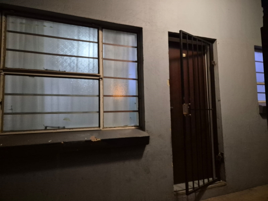 2 Bedroom Property for Sale in Commercia Gauteng
