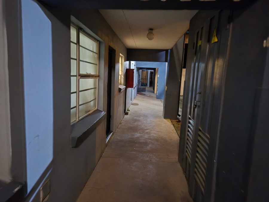 2 Bedroom Property for Sale in Commercia Gauteng