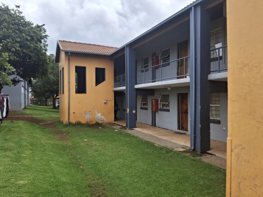 2 Bedroom Property for Sale in Commercia Gauteng