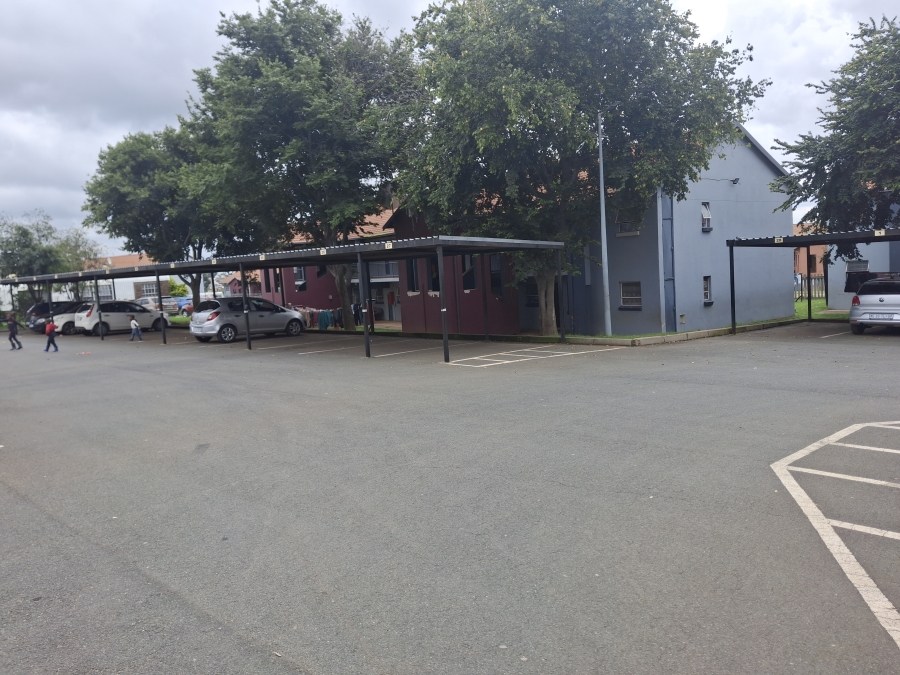 2 Bedroom Property for Sale in Commercia Gauteng
