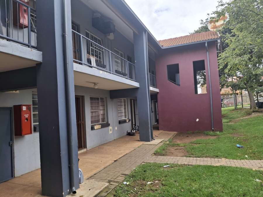 2 Bedroom Property for Sale in Commercia Gauteng