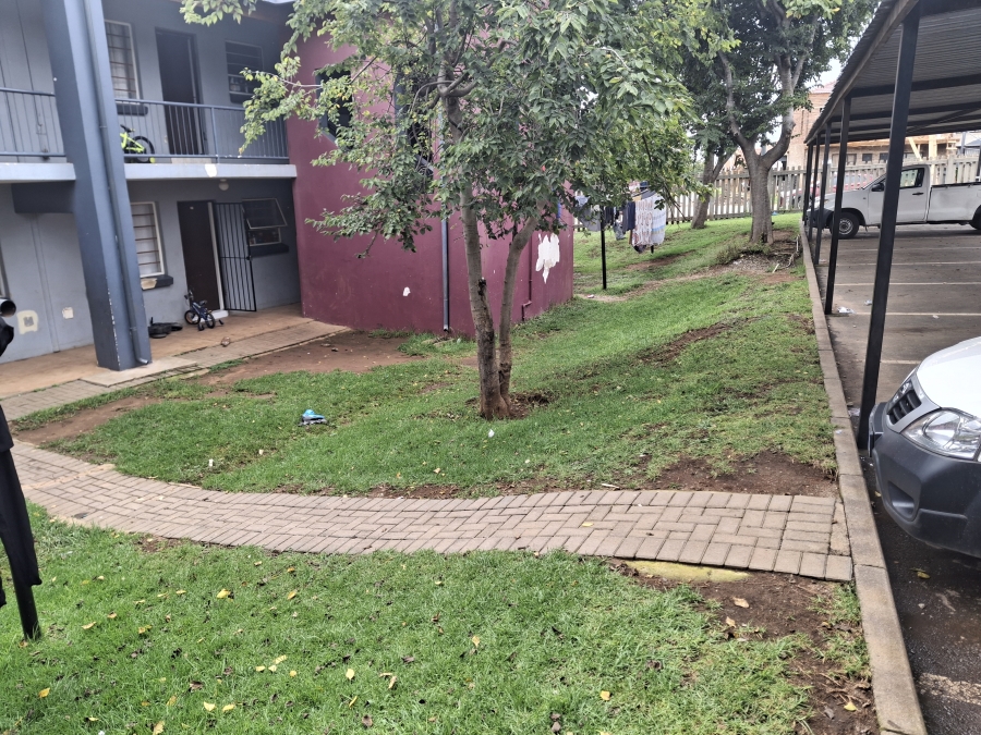 2 Bedroom Property for Sale in Commercia Gauteng