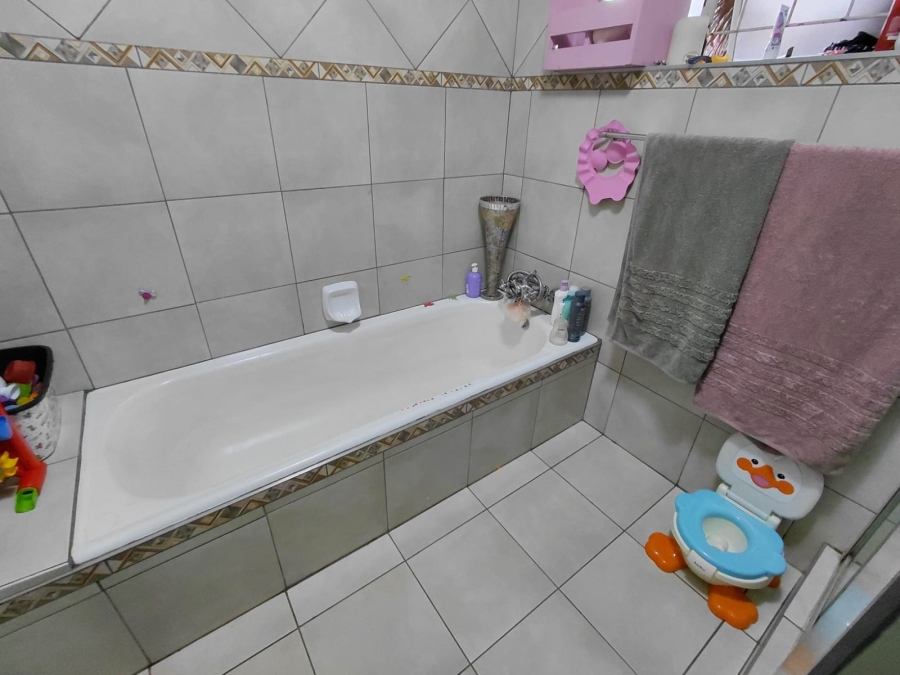4 Bedroom Property for Sale in Dalpark Proper Gauteng