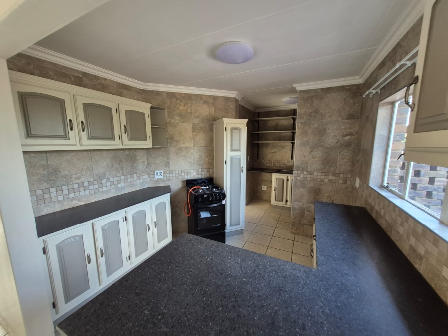 To Let 2 Bedroom Property for Rent in Faerie Glen Gauteng