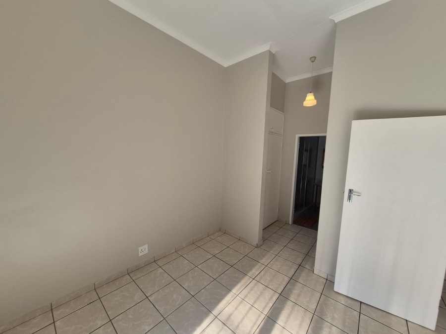 To Let 2 Bedroom Property for Rent in Faerie Glen Gauteng