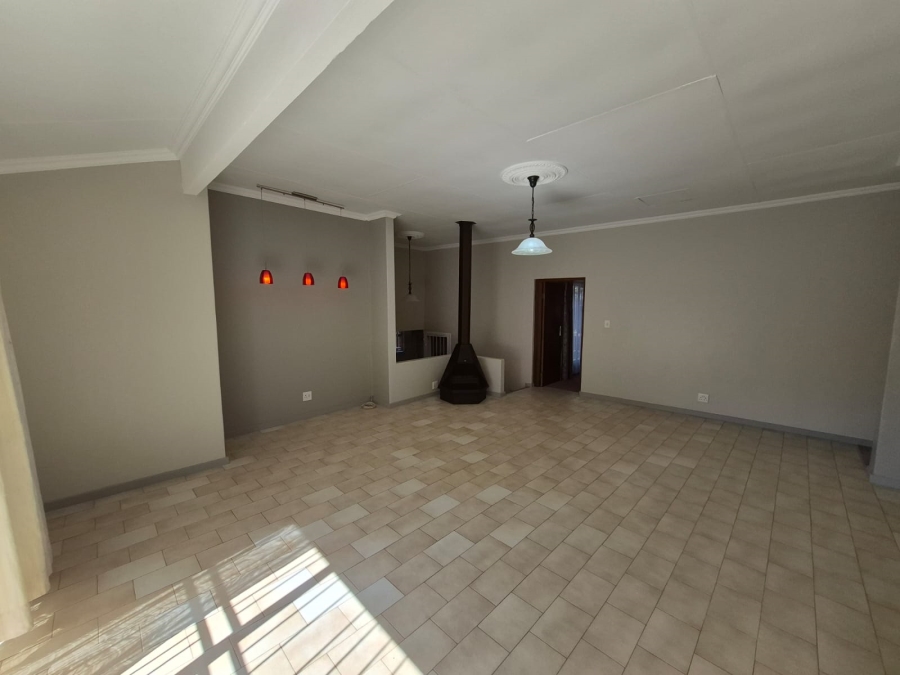 6 Bedroom Property for Sale in Faerie Glen Gauteng