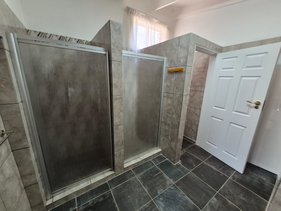 6 Bedroom Property for Sale in Faerie Glen Gauteng