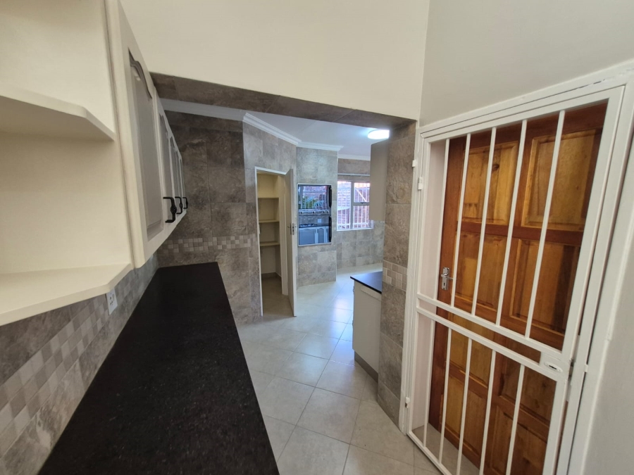 6 Bedroom Property for Sale in Faerie Glen Gauteng