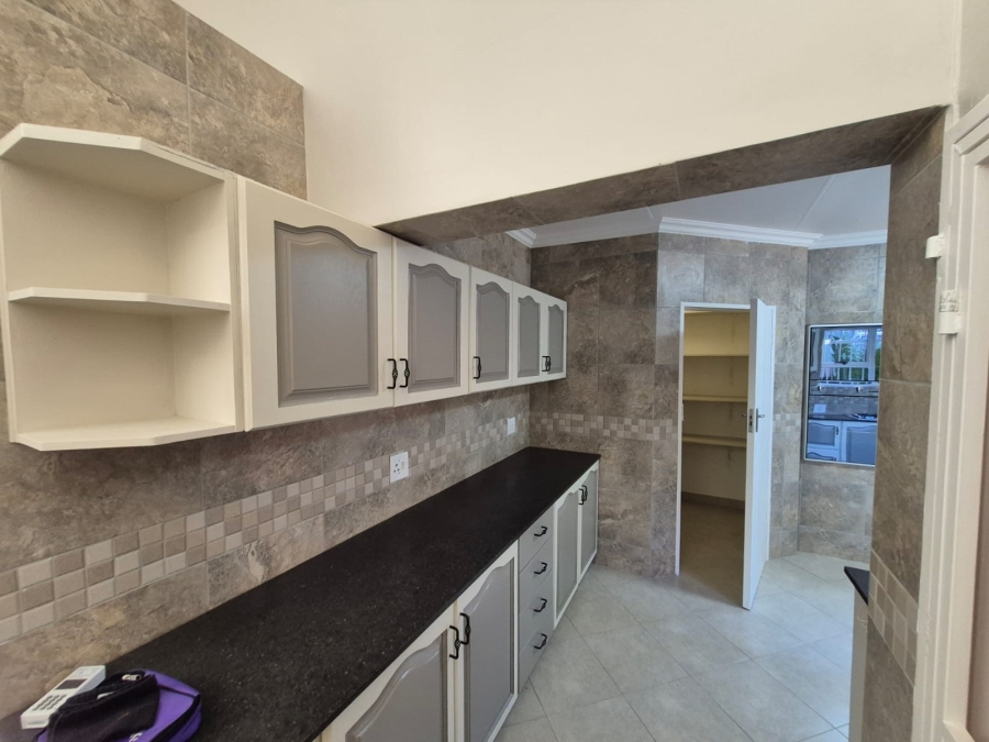 6 Bedroom Property for Sale in Faerie Glen Gauteng