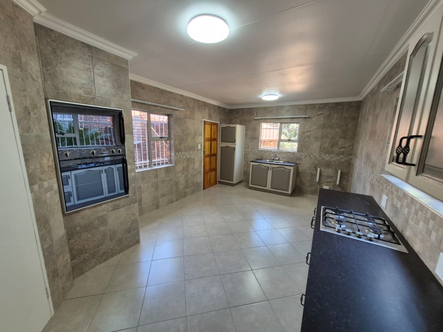 6 Bedroom Property for Sale in Faerie Glen Gauteng