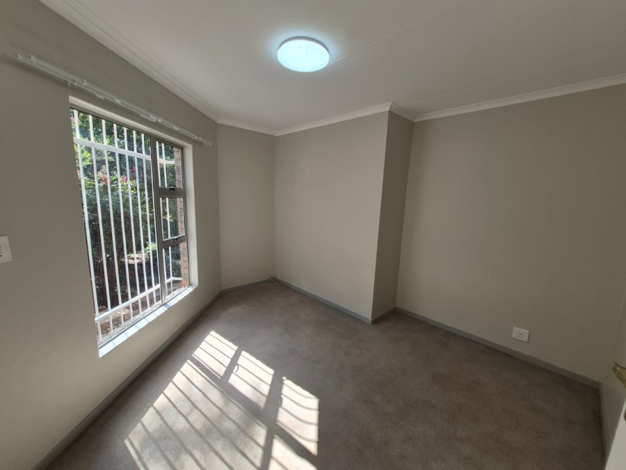 6 Bedroom Property for Sale in Faerie Glen Gauteng