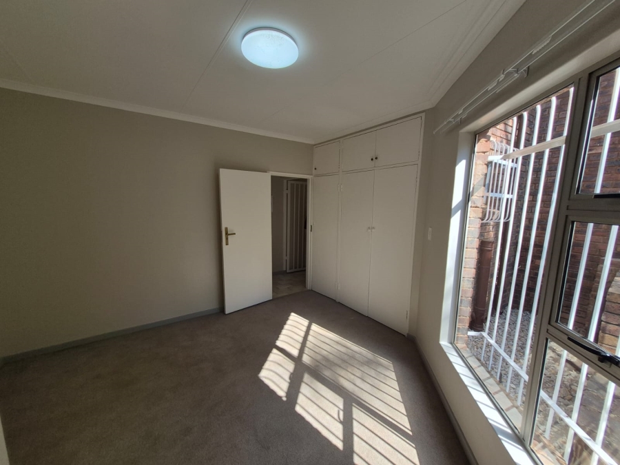 6 Bedroom Property for Sale in Faerie Glen Gauteng