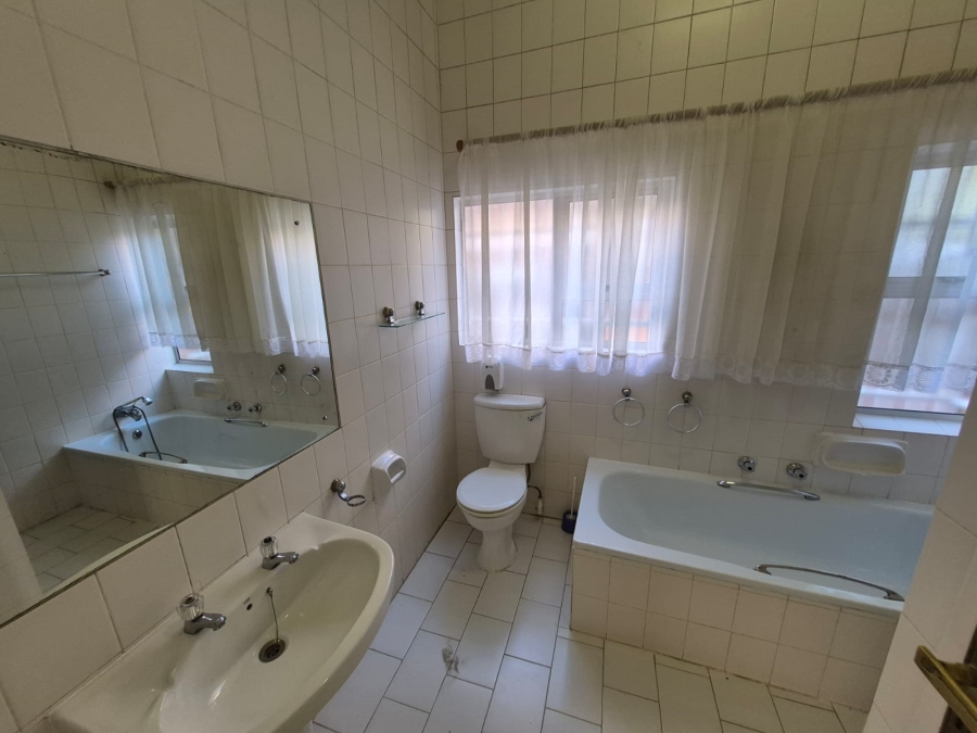 6 Bedroom Property for Sale in Faerie Glen Gauteng