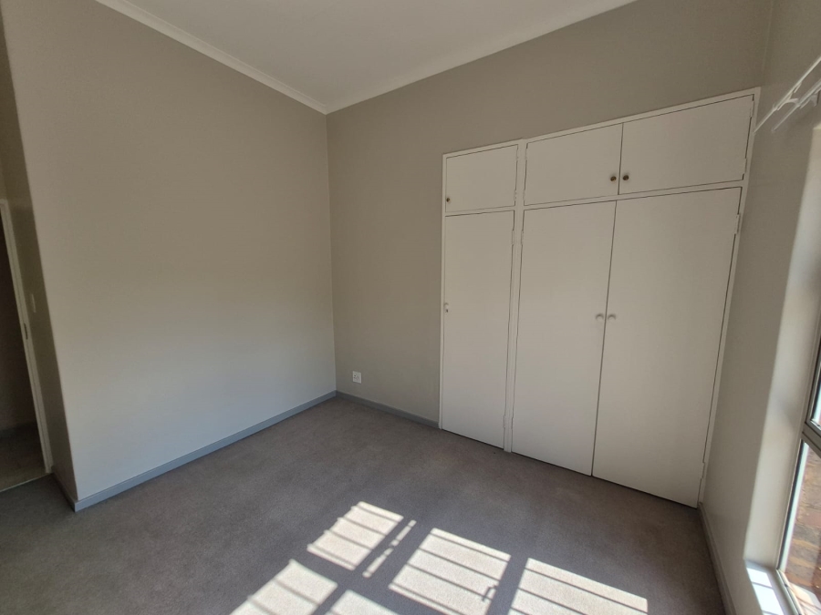 6 Bedroom Property for Sale in Faerie Glen Gauteng