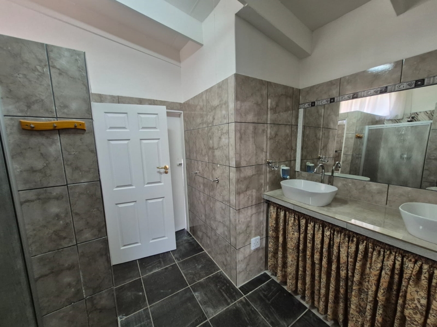 6 Bedroom Property for Sale in Faerie Glen Gauteng
