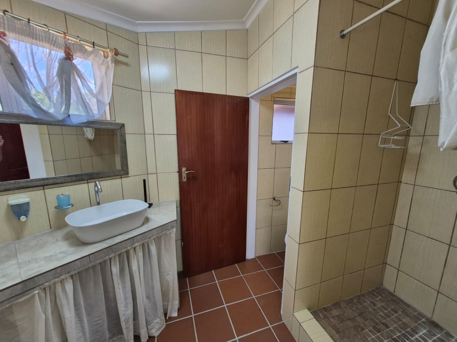 6 Bedroom Property for Sale in Faerie Glen Gauteng
