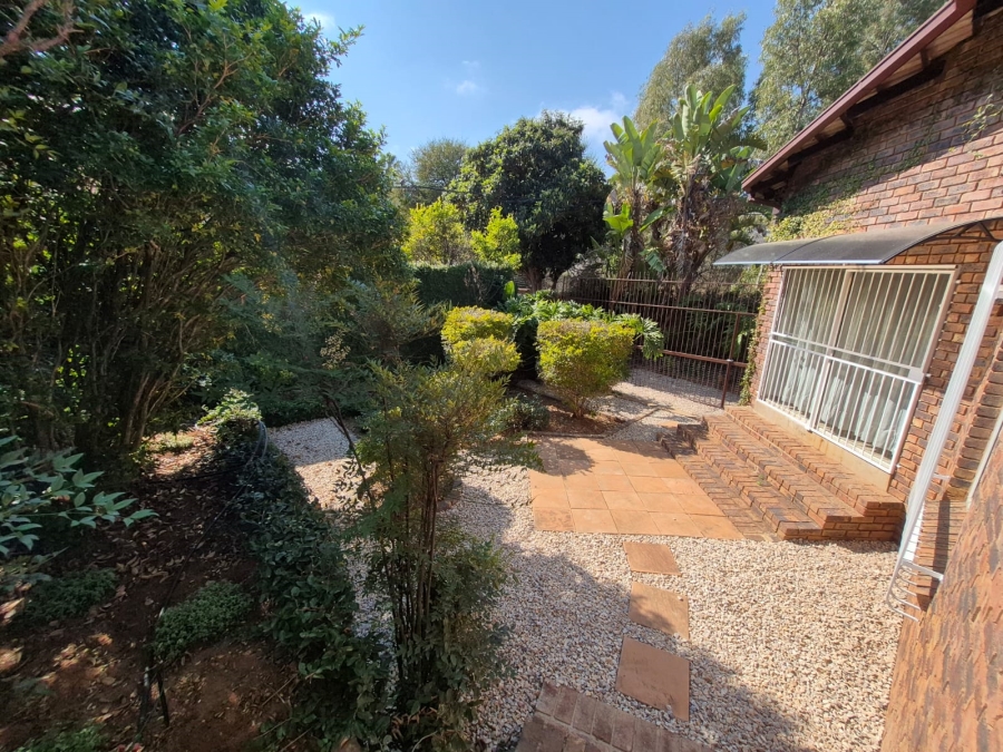 6 Bedroom Property for Sale in Faerie Glen Gauteng