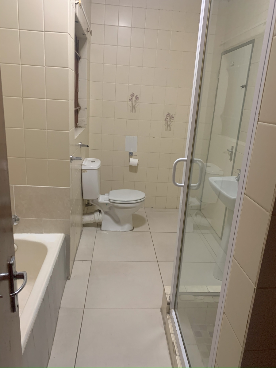 2 Bedroom Property for Sale in Fontainebleau Gauteng