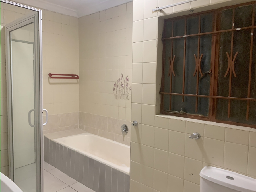 2 Bedroom Property for Sale in Fontainebleau Gauteng