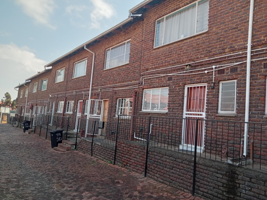 2 Bedroom Property for Sale in Fontainebleau Gauteng