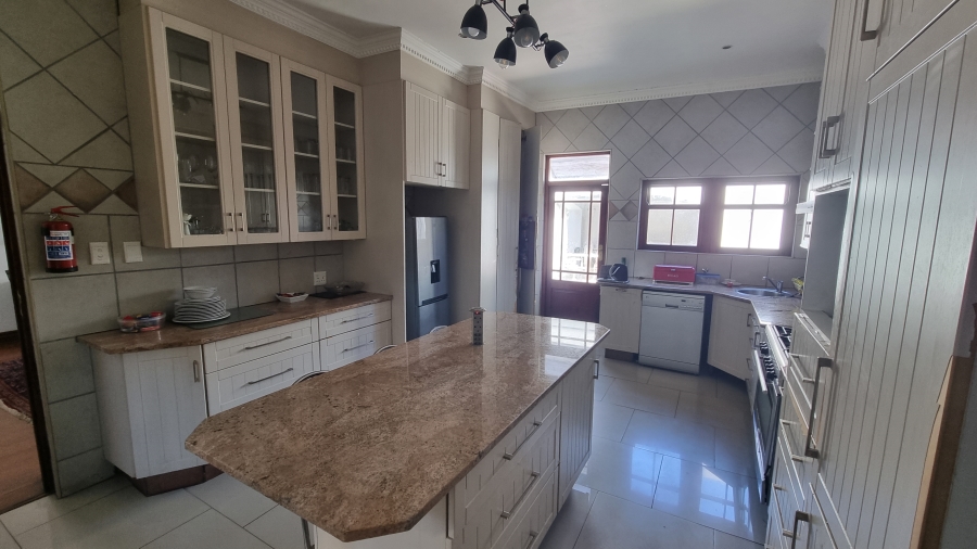 6 Bedroom Property for Sale in Waterkloof Ridge Gauteng