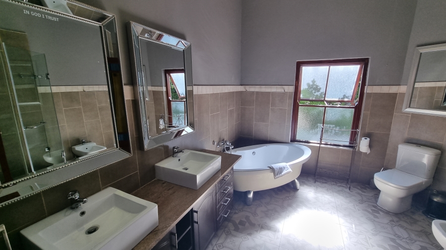 6 Bedroom Property for Sale in Waterkloof Ridge Gauteng