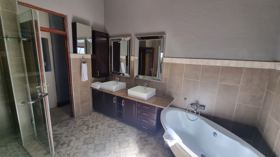 6 Bedroom Property for Sale in Waterkloof Ridge Gauteng