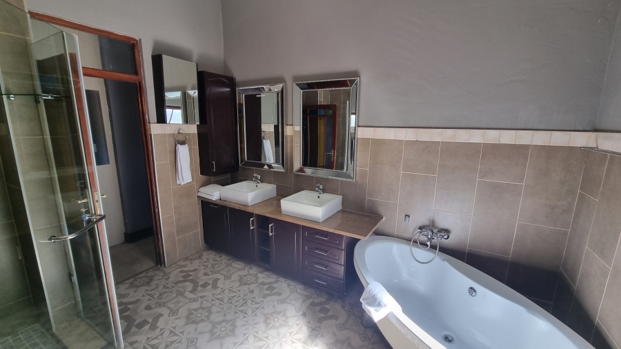 6 Bedroom Property for Sale in Waterkloof Ridge Gauteng