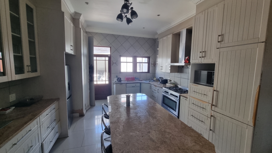 6 Bedroom Property for Sale in Waterkloof Ridge Gauteng