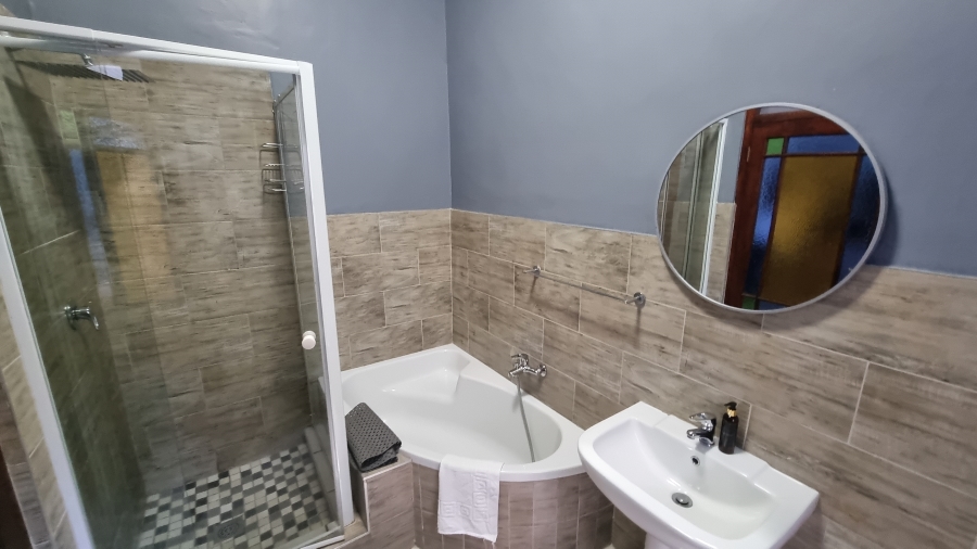 6 Bedroom Property for Sale in Waterkloof Ridge Gauteng
