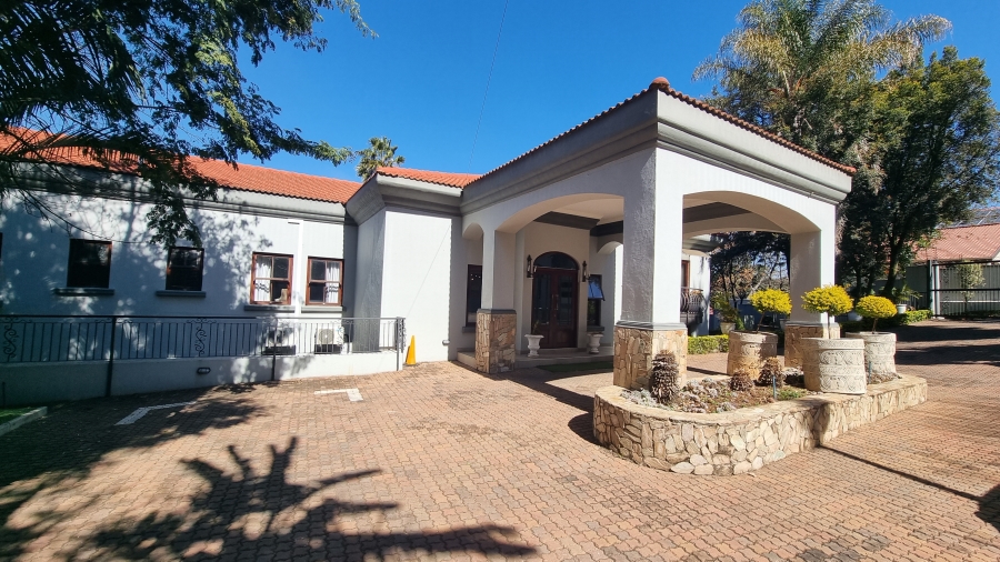 6 Bedroom Property for Sale in Waterkloof Ridge Gauteng