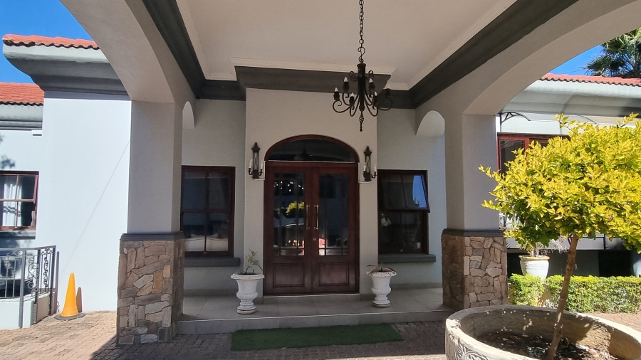 6 Bedroom Property for Sale in Waterkloof Ridge Gauteng