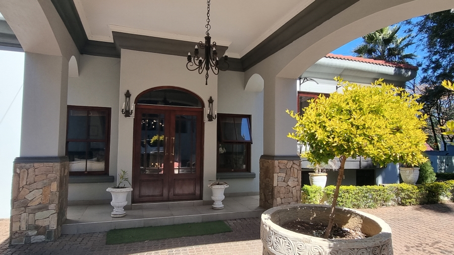 6 Bedroom Property for Sale in Waterkloof Ridge Gauteng