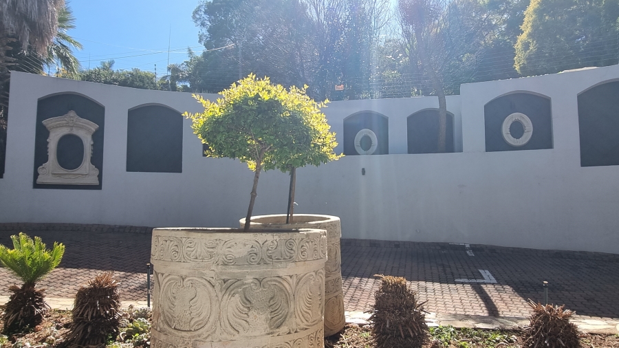 6 Bedroom Property for Sale in Waterkloof Ridge Gauteng