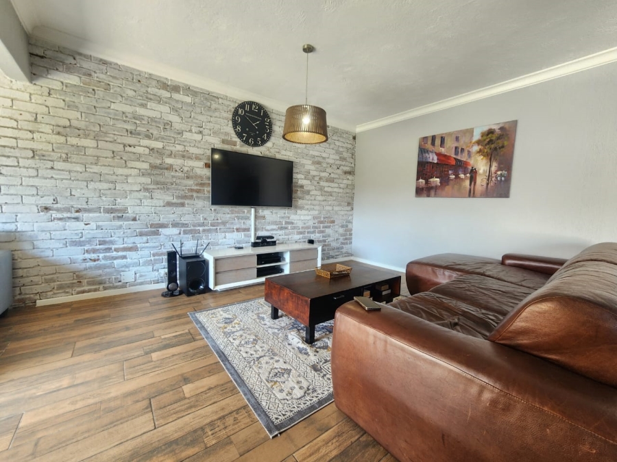 3 Bedroom Property for Sale in Brackenhurst Gauteng