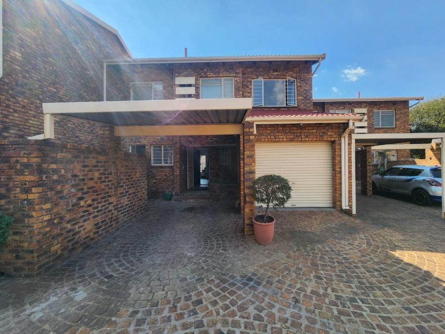 3 Bedroom Property for Sale in Brackenhurst Gauteng