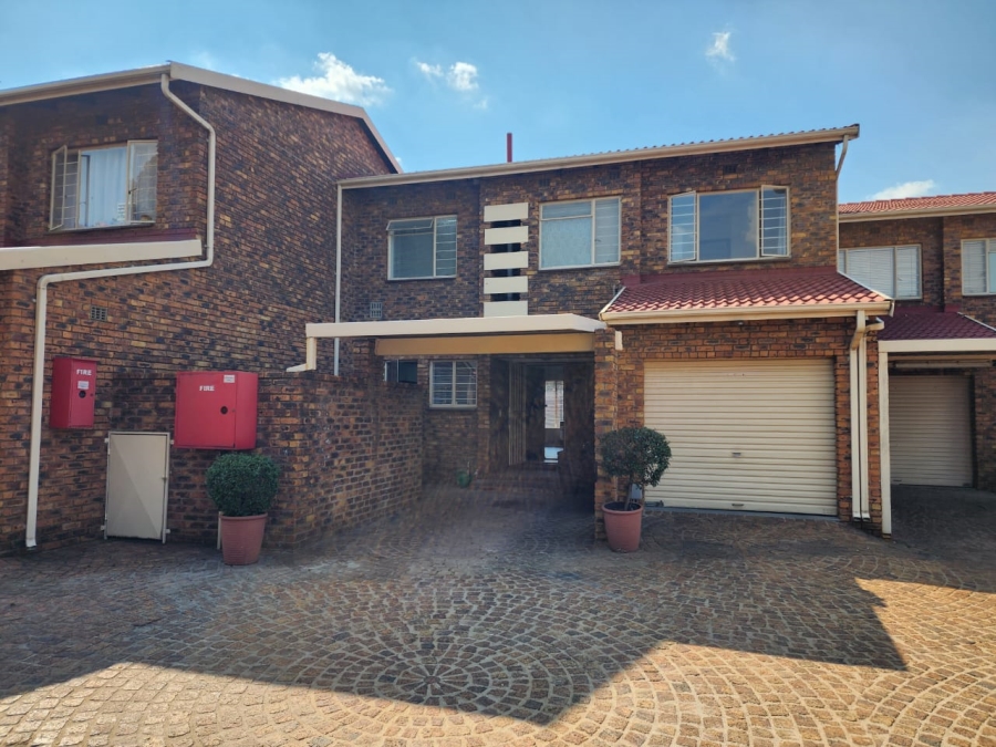 3 Bedroom Property for Sale in Brackenhurst Gauteng