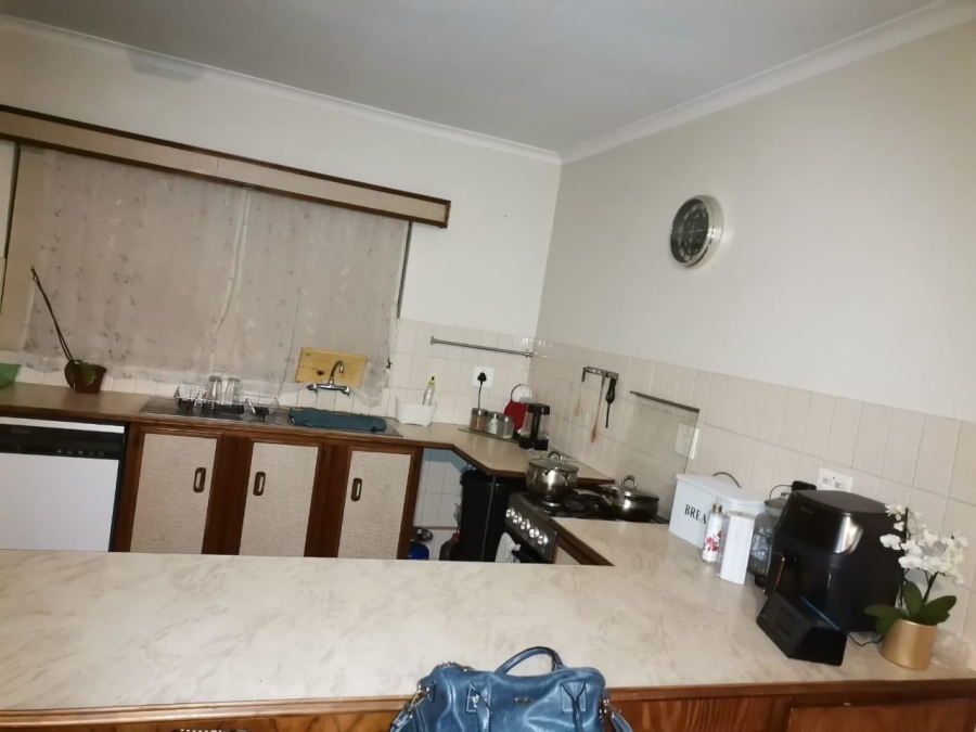 To Let 1 Bedroom Property for Rent in Kloofendal Gauteng