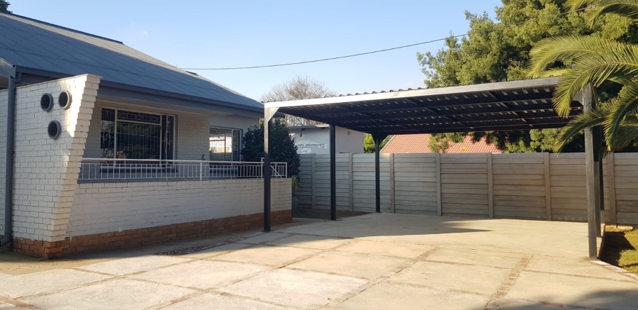 To Let 3 Bedroom Property for Rent in Waverley Gauteng
