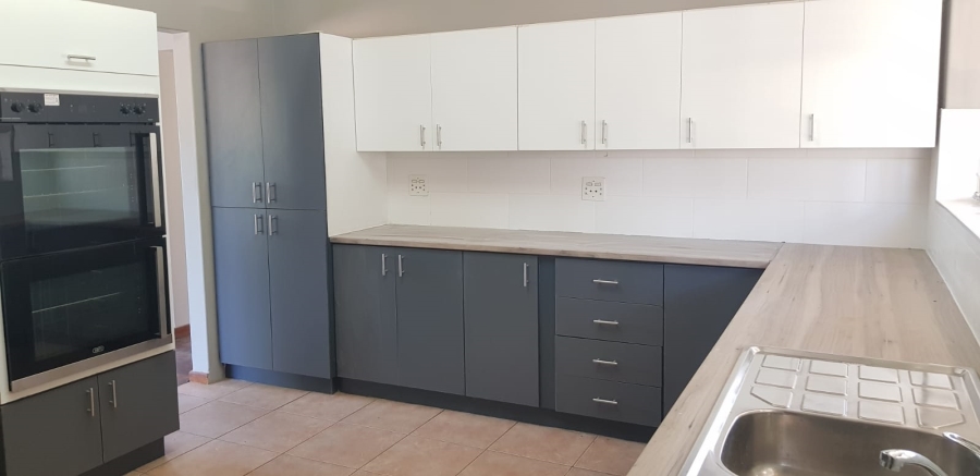 To Let 3 Bedroom Property for Rent in Waverley Gauteng