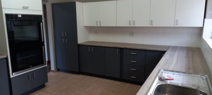 To Let 3 Bedroom Property for Rent in Waverley Gauteng