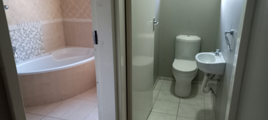 To Let 3 Bedroom Property for Rent in Waverley Gauteng