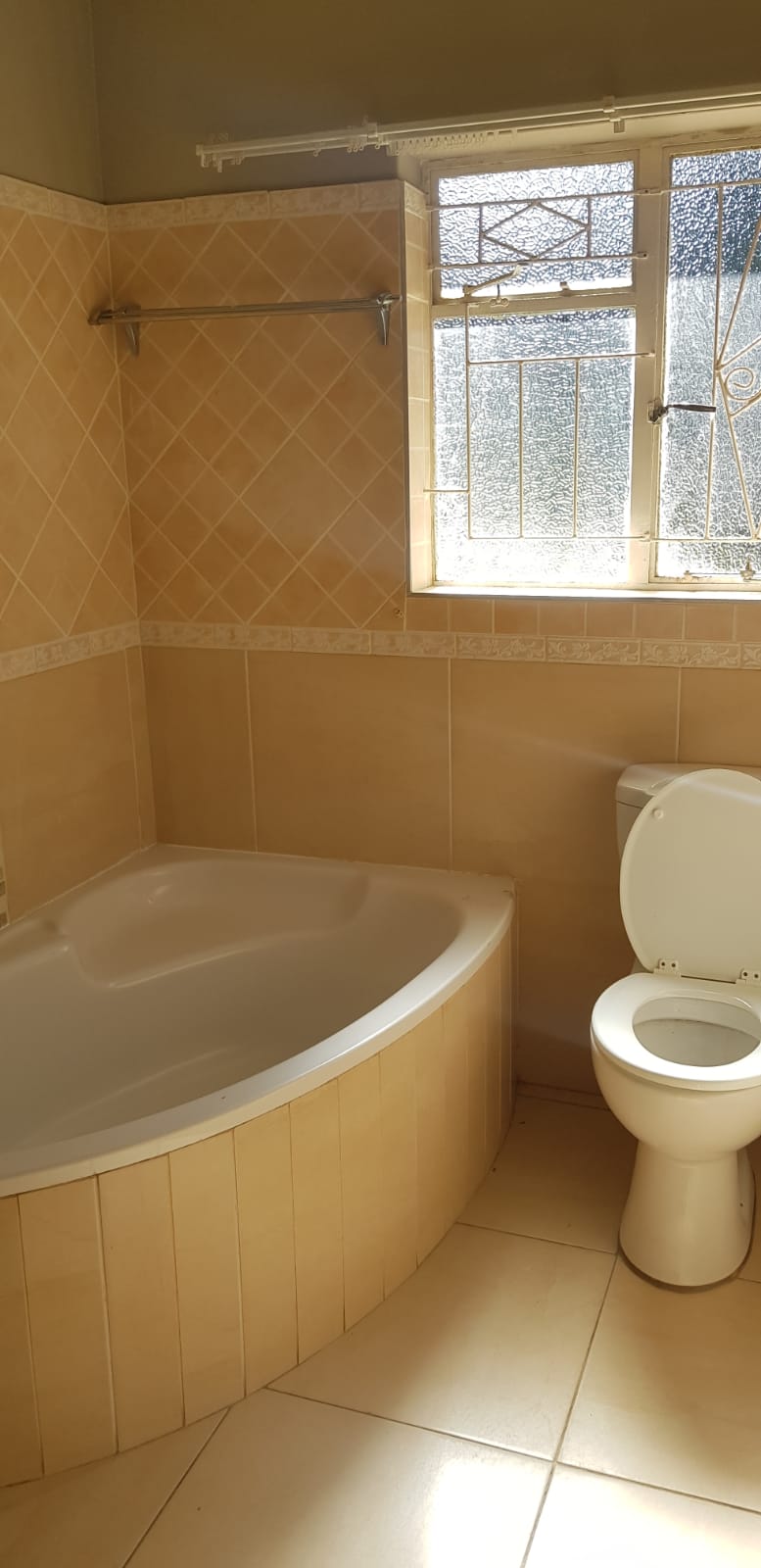 To Let 3 Bedroom Property for Rent in Waverley Gauteng